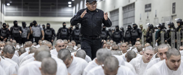 Trump Berniat Deportasi Penjahat Warga AS ke El Salvador